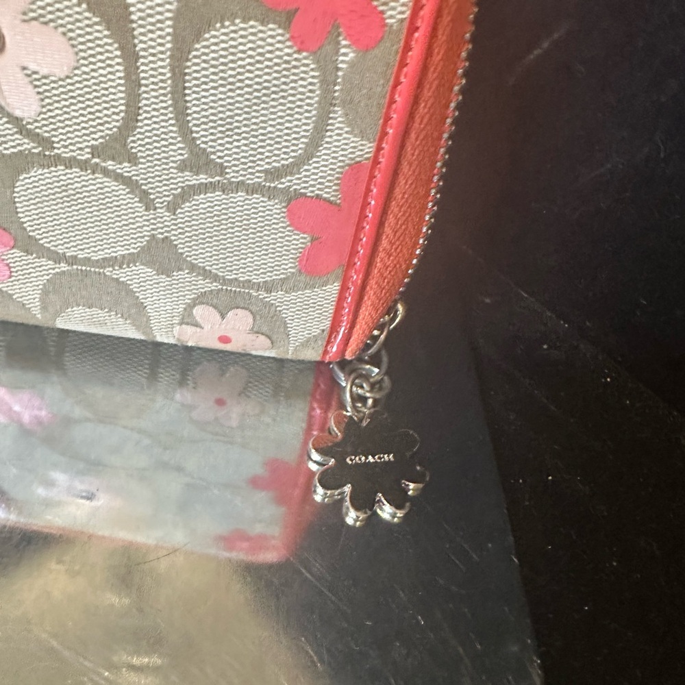 Coach Daisy Floral Zip accordion Wallet in Coral and Khaki - Picture 3 of 12
